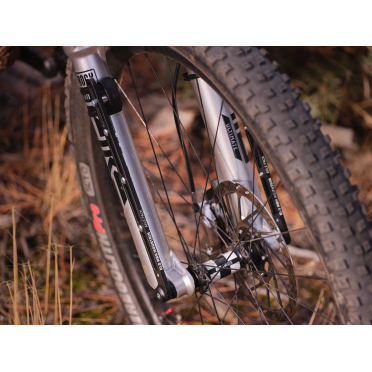 Kit d'axes Old Man Mountain pour fourche sans œillets