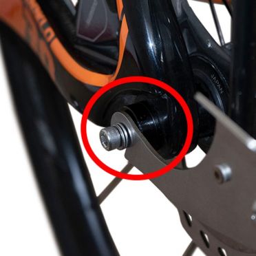 Axe thru-axle Minoura Davos avec filetage pour rack 