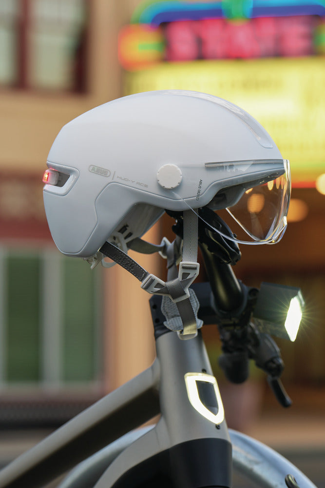 Casque vélo urbain à visière Abus HUD-Y ACE à éclairage Intégré
