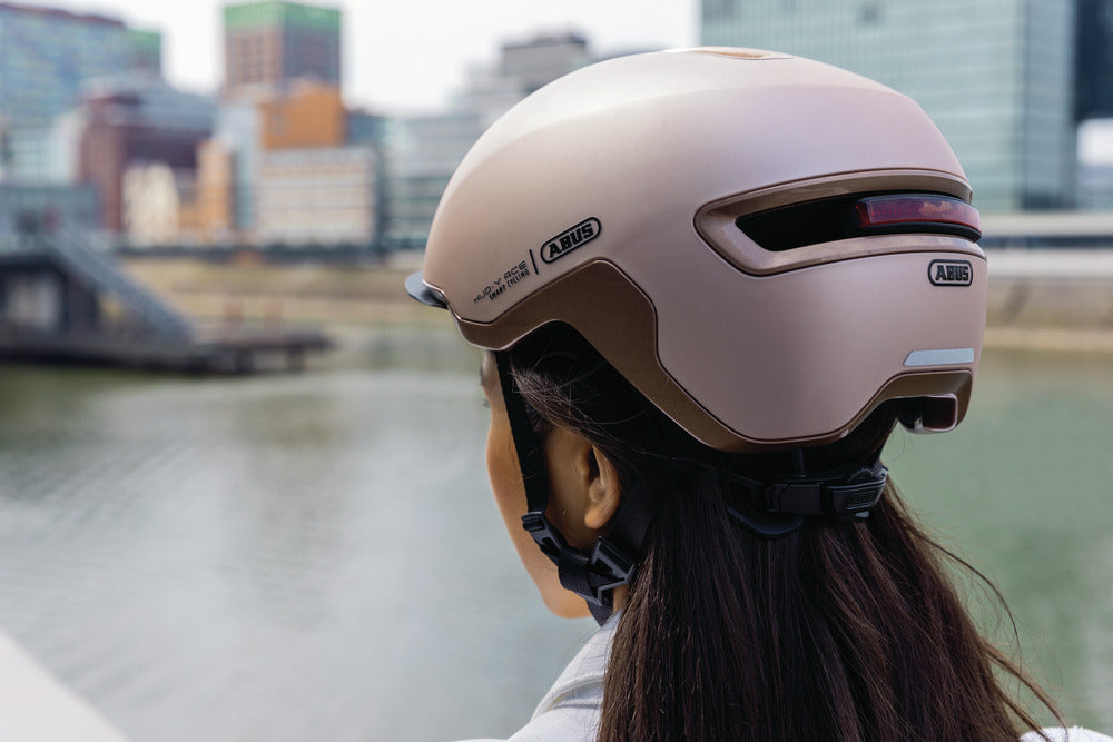 Casque vélo Urbain Abus HUD-Y à Eclairage Intégré