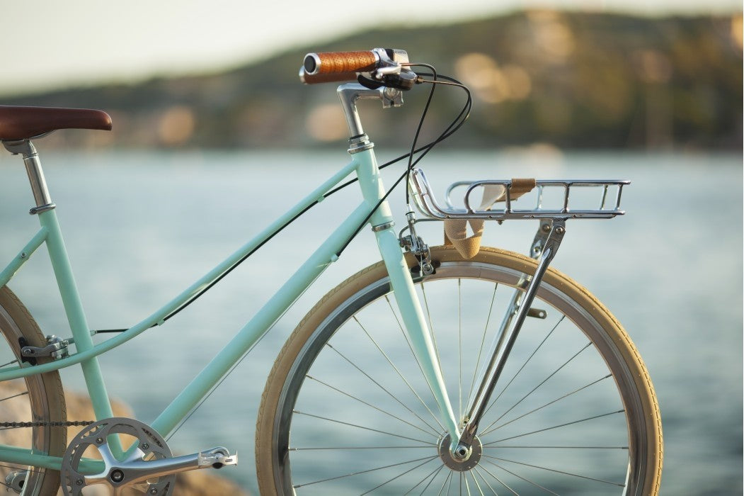 Porte-bagages avant Basil Portland argent avec bordures