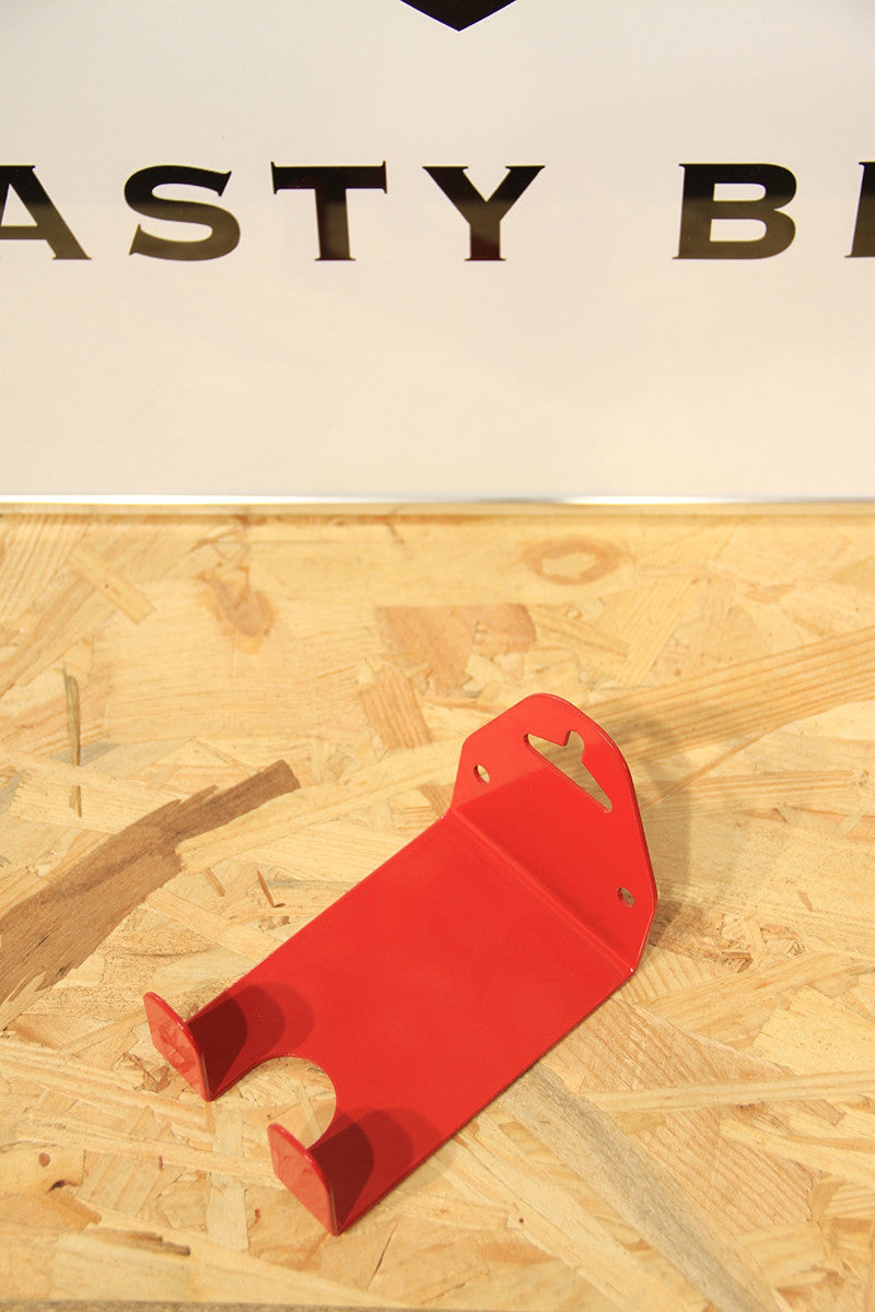 Wandmontierter Fahrradträger mit Pedalbefestigung