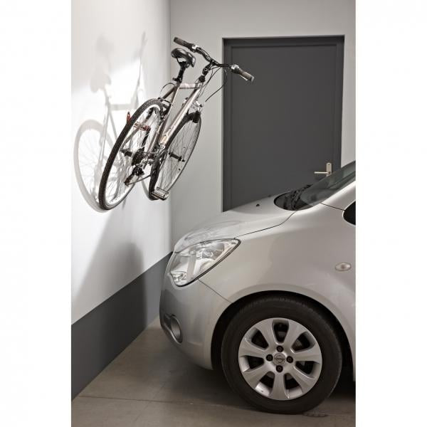 Wandmontierter Fahrradträger mit Pedalbefestigung