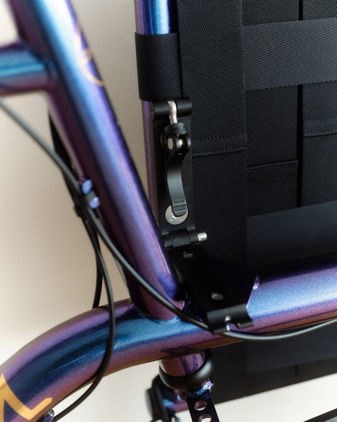 Support inclinable pour plateforme avant Omnium