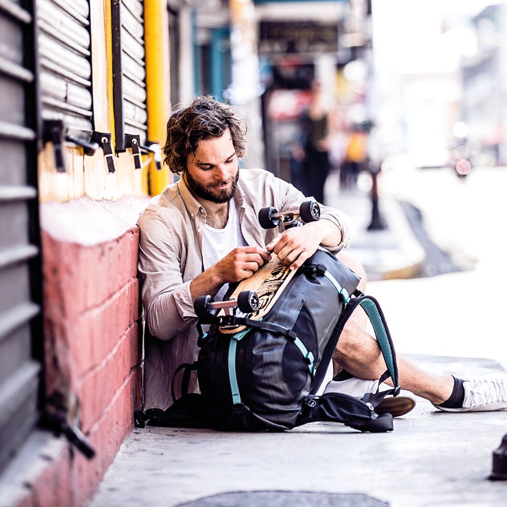Système de Fixation d'Accessoires pour Sac à Dos Atrack